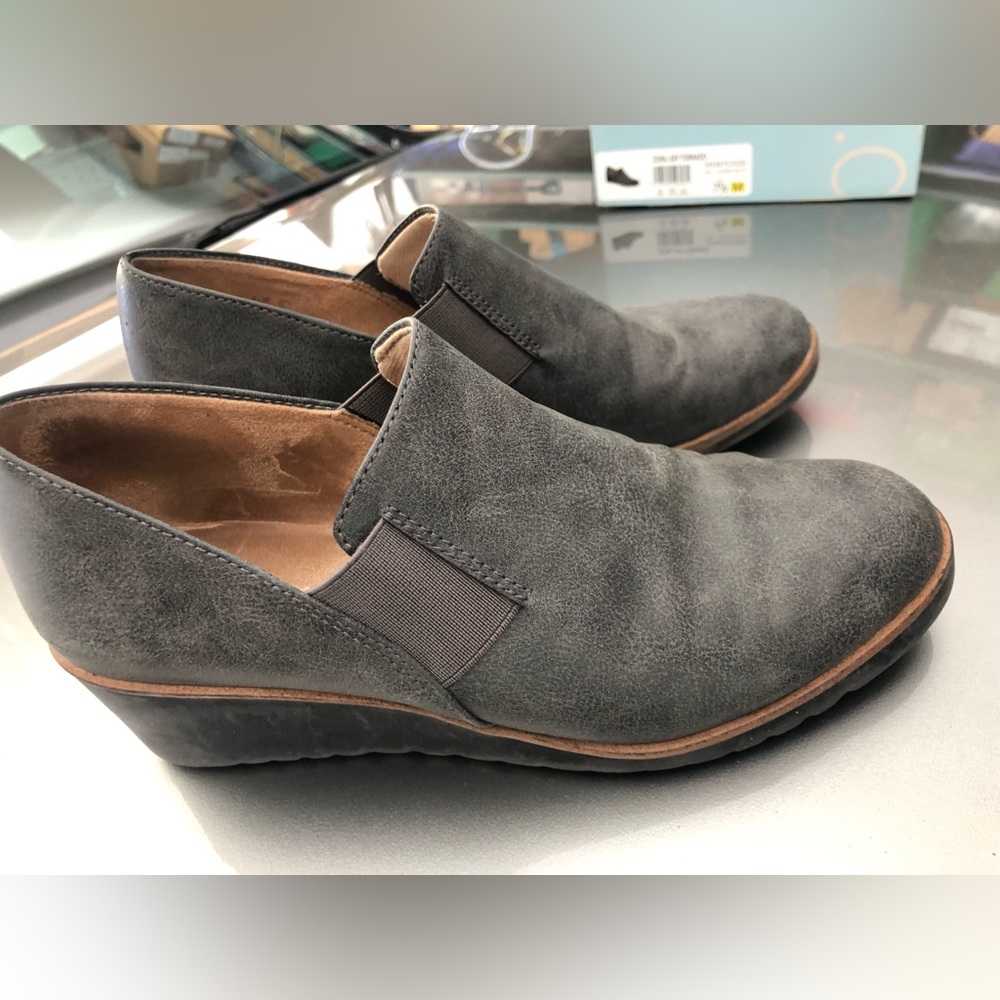 Life Stride gray wedges
